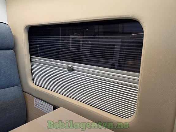 Chausson V594 Max L First Line / 4 Faste Sengeplasser / Bedkit / Solcelle / Kompressorkjøleskap / Ryggekamera / Markise / Cruisekontroll / Skinne for utebord / Utelys / Apple Carplay / Android Auto ++ 14 of 30