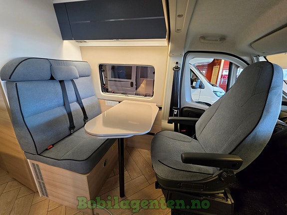 Chausson V594 Max L First Line / 4 Faste Sengeplasser / Bedkit / Solcelle / Kompressorkjøleskap / Ryggekamera / Markise / Cruisekontroll / Skinne for utebord / Utelys / Apple Carplay / Android Auto ++ 15 of 30