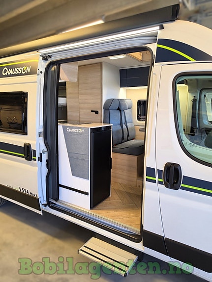 Chausson V594 Max L First Line / 4 Faste Sengeplasser / Bedkit / Solcelle / Kompressorkjøleskap / Ryggekamera / Markise / Cruisekontroll / Skinne for utebord / Utelys / Apple Carplay / Android Auto ++ 9 of 30