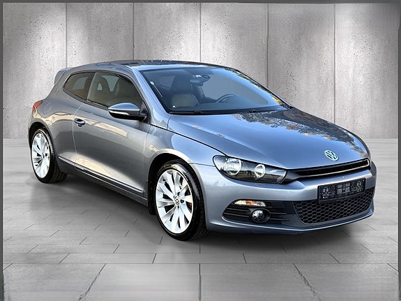 Volkswagen Scirocco 2 of 5