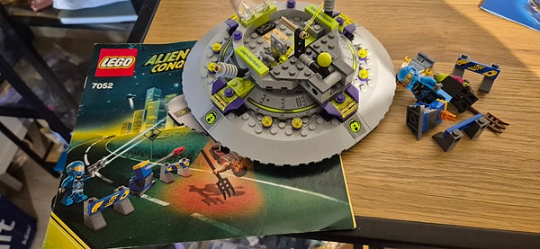 LEGO Alien Conquest sett 7052