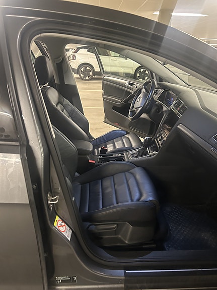 Volkswagen e-Golf VII 6 of 14