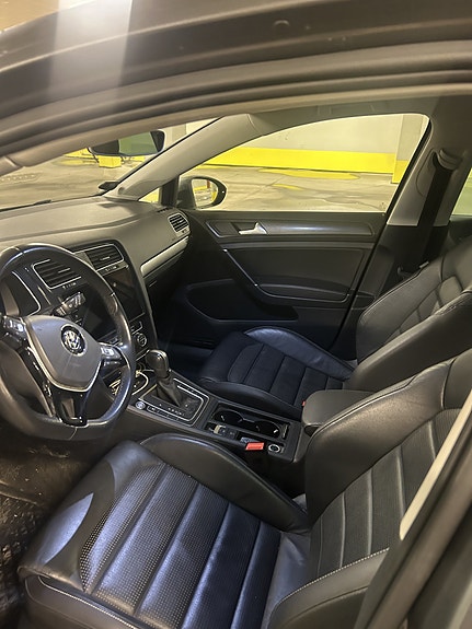 Volkswagen e-Golf VII 7 of 14