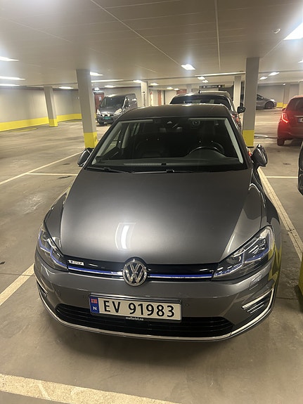 Volkswagen e-Golf VII 2 of 14