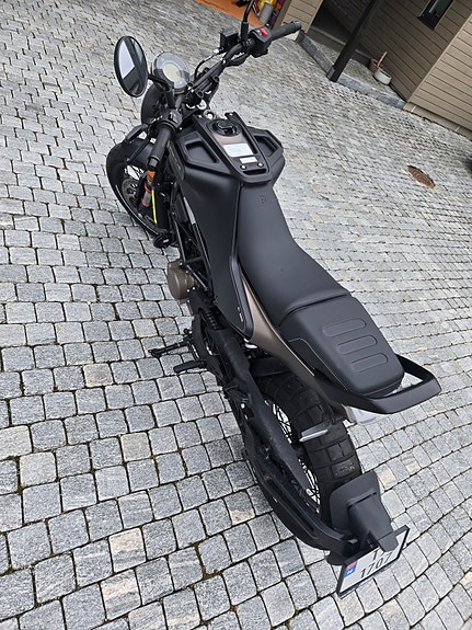 Husqvarna Svartpilen 125 5 of 5