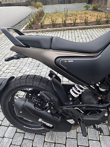Husqvarna Svartpilen 125 4 of 5