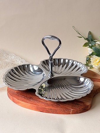 ✨ Vintage serveringsfat med skjellformede rom