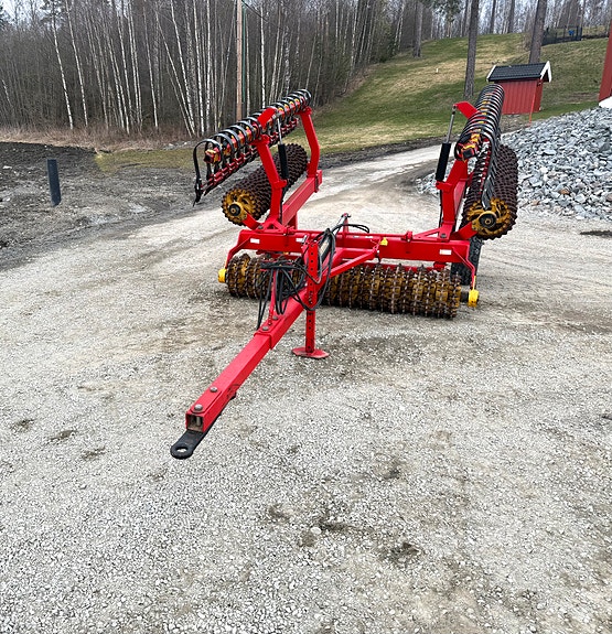 Meget fin og lite brukt Väderstad 7,3M Crosskill med nye crossboardplater