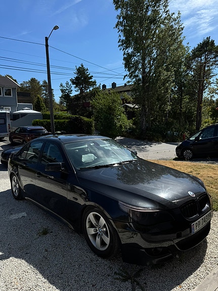 BMW 520d 2 of 5