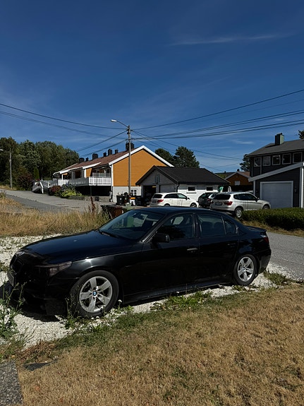 BMW 520d 3 of 5
