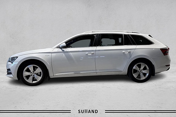 Skoda Superb 2 of 5