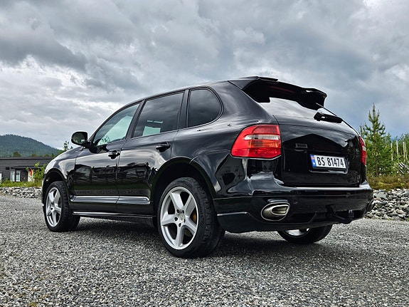 Porsche Cayenne 3 of 5