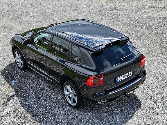 Porsche Cayenne 2 of 5
