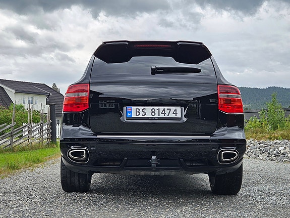 Porsche Cayenne 5 of 5