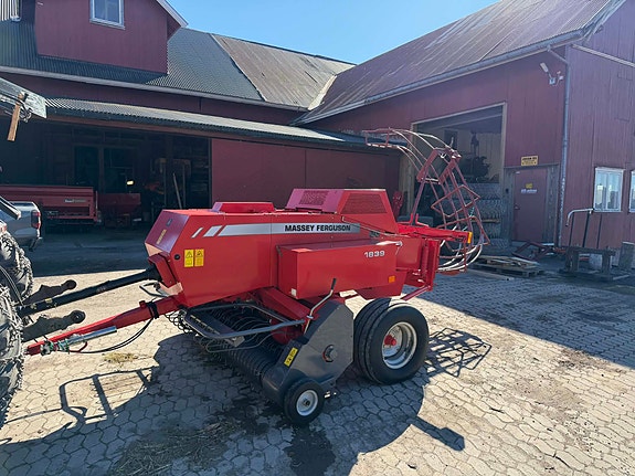 Massey Ferguson/ Welger 1839 småballepresse med bane til henger 2007, kr 175 000,-