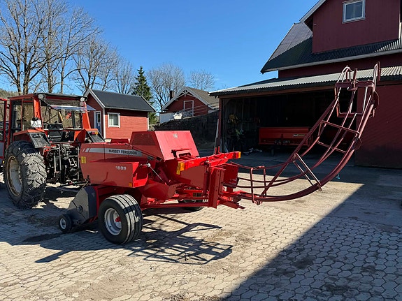 Massey Ferguson/ Welger 1839 småballepresse med bane til henger 2007, kr 195 000,-