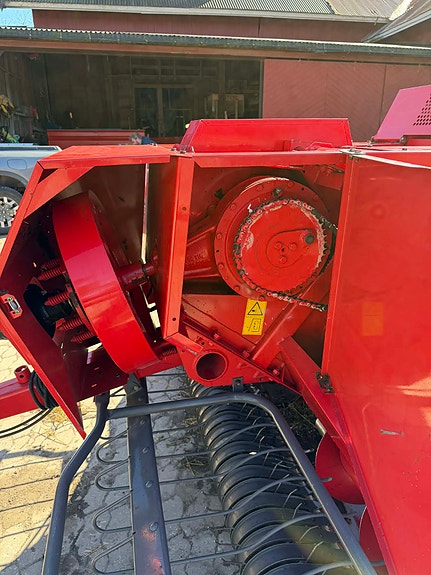 Massey Ferguson/ Welger 1839 småballepresse med bane til henger 2007, kr 195 000,-