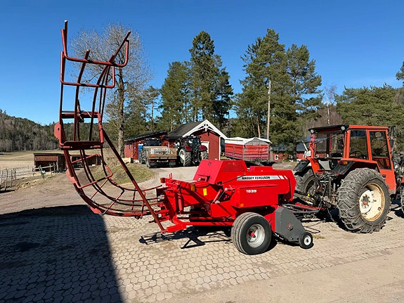 Massey Ferguson/ Welger 1839 småballepresse med bane til henger