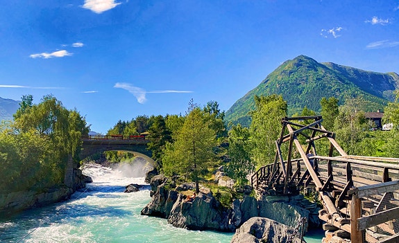 Det er ganske fint å ha arbeidsplass i fjellbygda Lom.