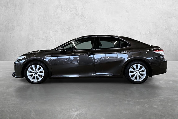 Toyota Camry 2 of 5