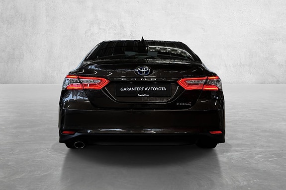 Toyota Camry 4 of 5