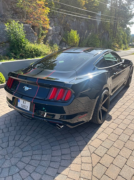 Ford Mustang 21 of 30
