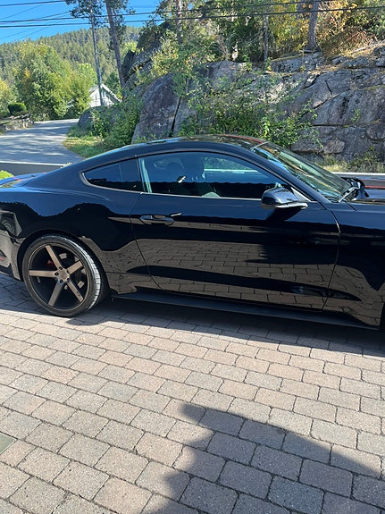 Ford Mustang 24 of 30