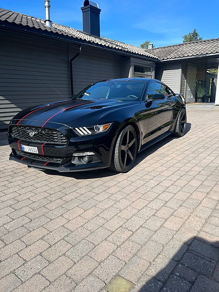 Ford Mustang 12 of 30