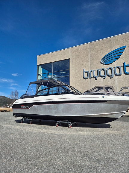 Yamarin Cross 62 BR m/Yamaha F115 med NY kalesje, sitteputer og nytt bunnstoff!