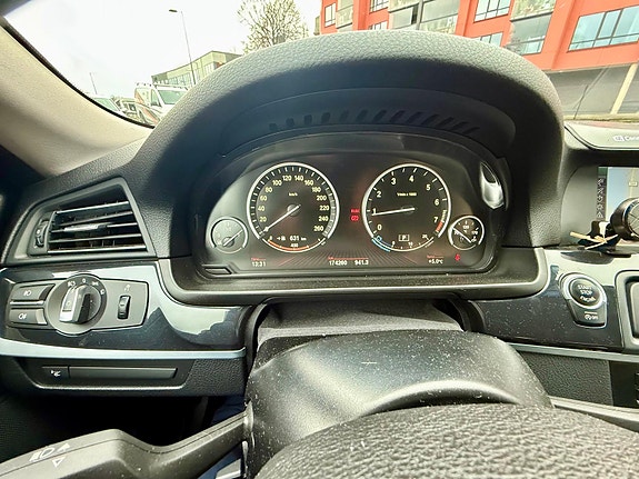 BMW 528i 19 of 22
