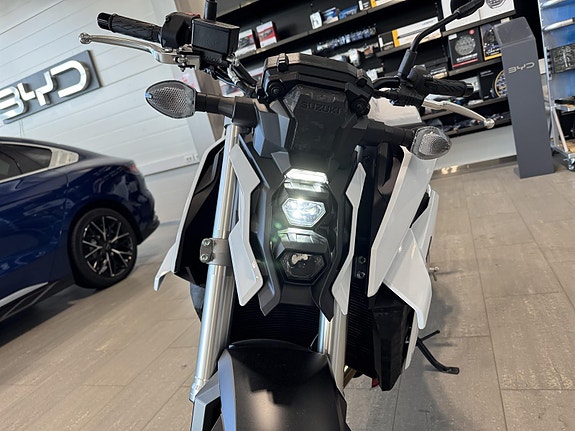 Suzuki GSX-S950 10 of 15