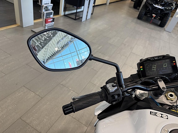 Suzuki GSX-S950 9 of 15