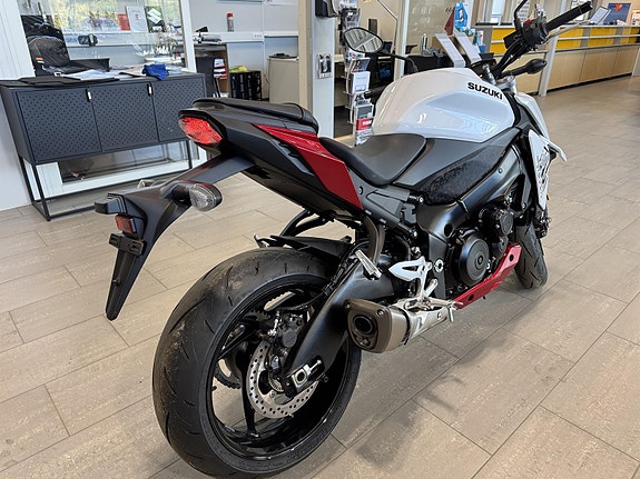 Suzuki GSX-S950 13 of 15