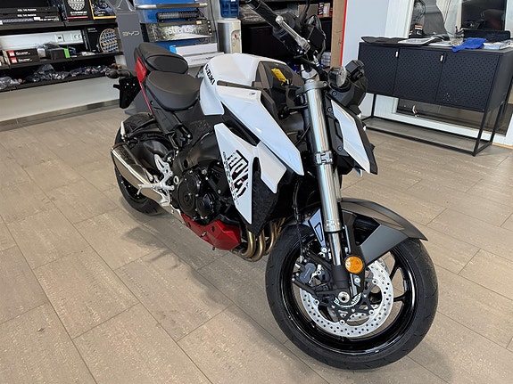 Suzuki GSX-S950 11 of 15