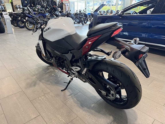Suzuki GSX-S950 14 of 15
