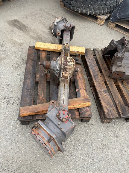 Massey Ferguson 3070-95 /3115 Komplett foraksel med vugge 3 of 7