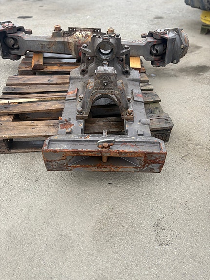 Massey Ferguson 3070-95 /3115 Komplett foraksel med vugge 6 of 7