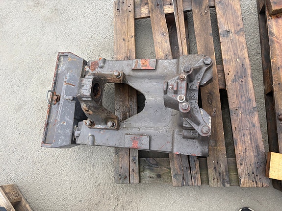 Massey Ferguson 3070-95 /3115 Komplett foraksel med vugge 7 of 7