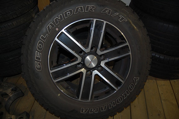 Toyota HiLux 27 of 29