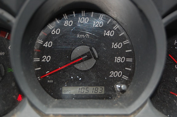 Toyota HiLux 13 of 29