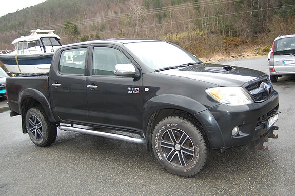 Toyota HiLux 3 of 29