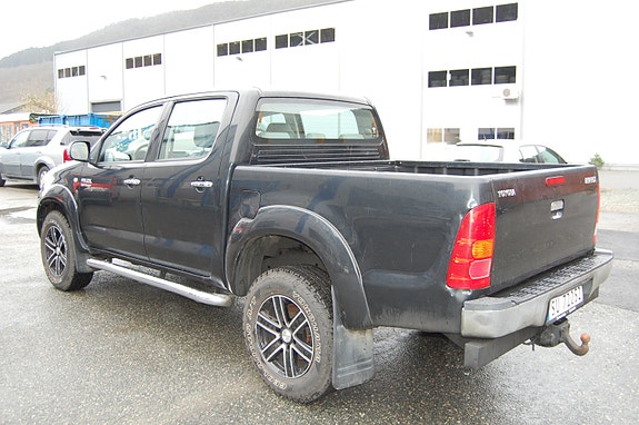 Toyota HiLux 5 of 29