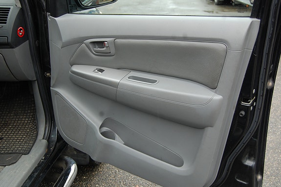 Toyota HiLux 10 of 29