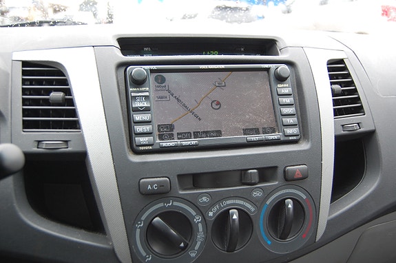 Toyota HiLux 15 of 29