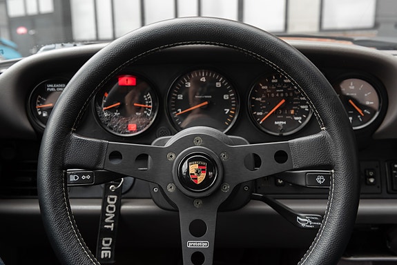 Porsche 911 13 of 30
