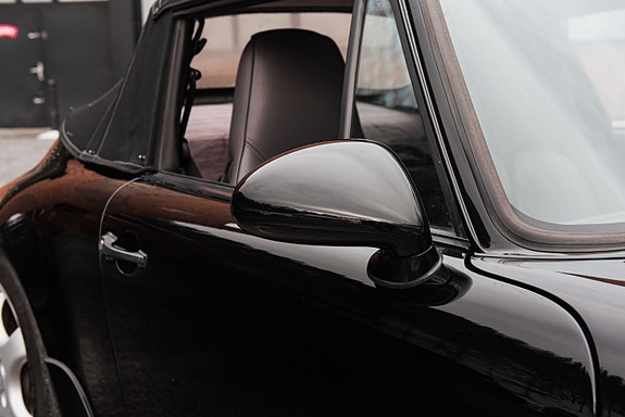 Porsche 911 4 of 5