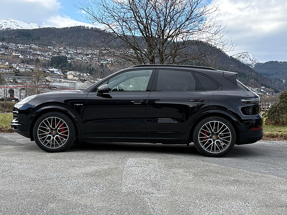 Porsche Cayenne 5 of 5