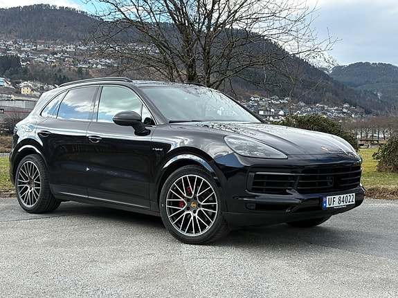 Porsche Cayenne 2 of 5