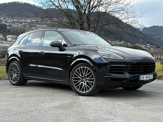 Porsche Cayenne 3 of 5