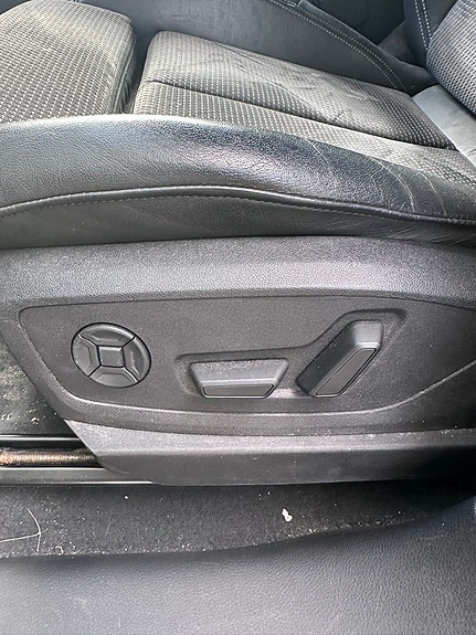 Audi e-tron 8 of 10